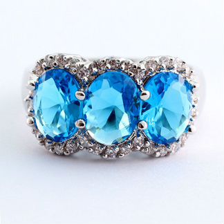 Серебряное кольцо с тремя Swiss топазами