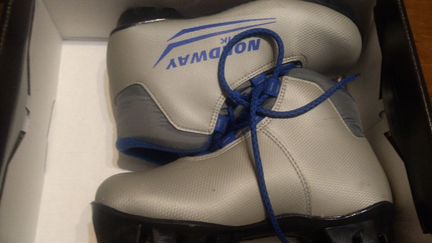 Лыжные ботинки новые