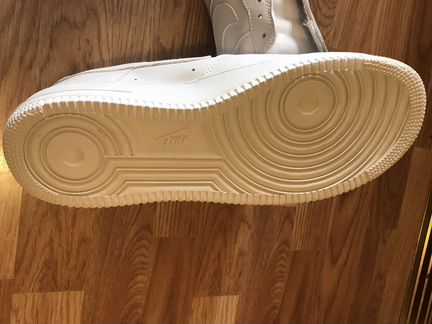 Новые кроссовки Nike