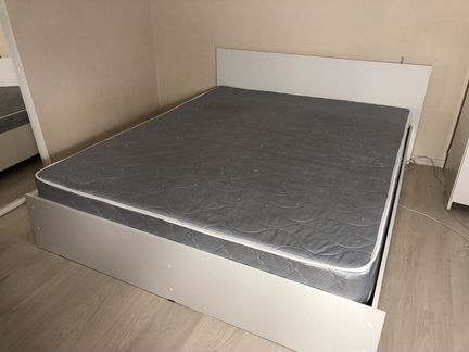 Кровать с матрасом