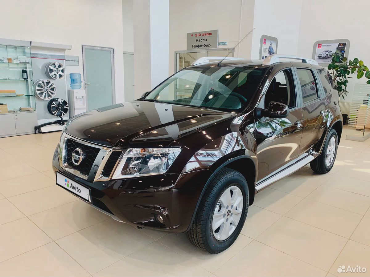 Nissan Terrano коричневый