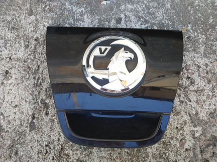 Опел Астра J 5д накладка крышки багажника