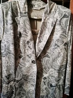 Платье скостьмом