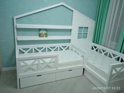 Детская кровать домик угловая массив бука