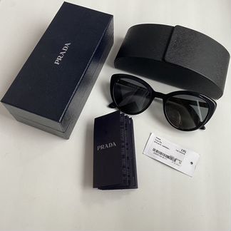 Женские солнцезащитные очки Prada