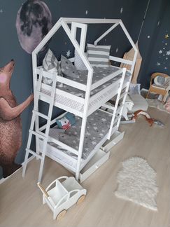 Детская двухъярусная кровать