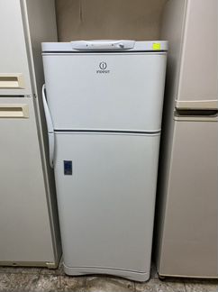 Холодильник indesit