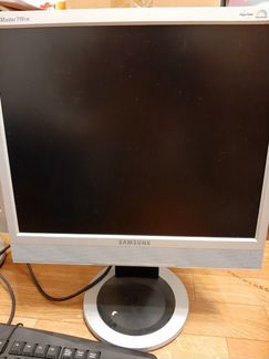 Мониторы samsung и клавиатура