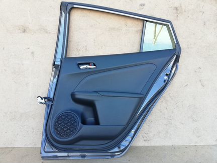 Дверь задняя правая Toyota Prius 4