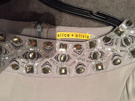 Шелковое платье Alice+ Olivia