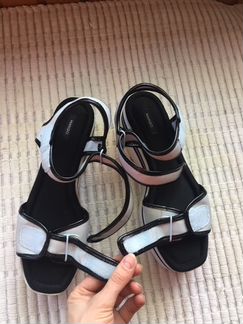 Стильные босоножки mango