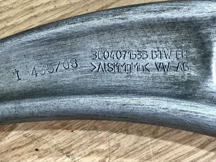 Рычаг передний поперечный Фольксваген Пассат