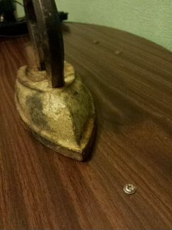 Чугунный утюг