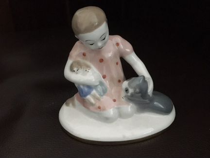 Статуэтка девочка с кошкой лфз