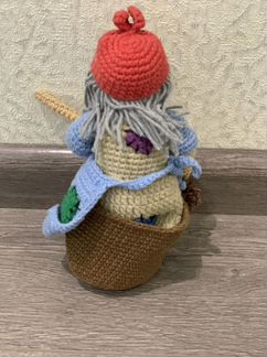 Игрушка вязанная Баба Яга