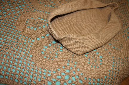 Скатерть и корзина плетеные из сезаля