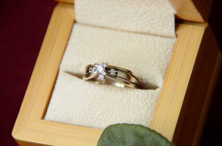 Золотое кольцо с бриллиантами