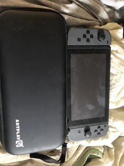 Nintendo switch + игра покемоны shlelb диск, чехол