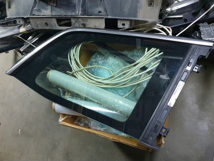 Стекло крыла Mercedes Benz GL GLS X166 W166