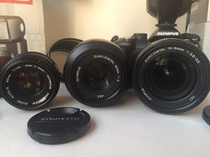 Фотоаппарат Olympus E-520, обьектив, вспышка и про