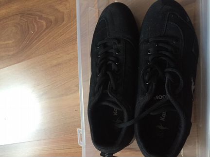 Кроссовки женские