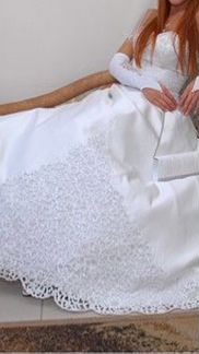 Свадебное платье с шлейфом