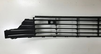 Оригинальная б/у решётка радиатора VW Passat CC B7