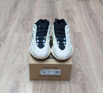 Кроссовки Adidas Yeezy Boost 700