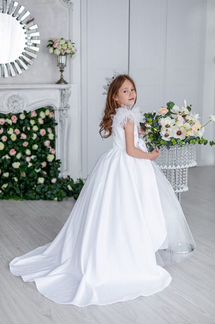 Пышное белое платье 134-140