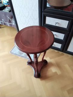 Столик туалетный