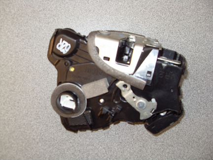 Продам электрозамок правой передней двери