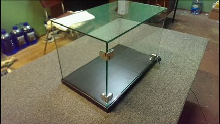 Стеклянные витрины, кубы, прилавки на заказ